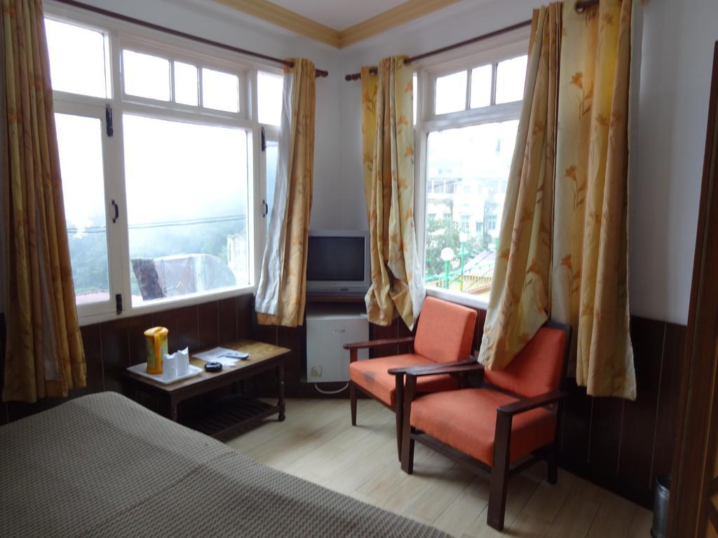 Hotel Ratan Dehradun Exterior photo